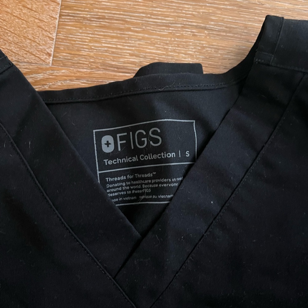 Figs Men’s scrub top Size Small